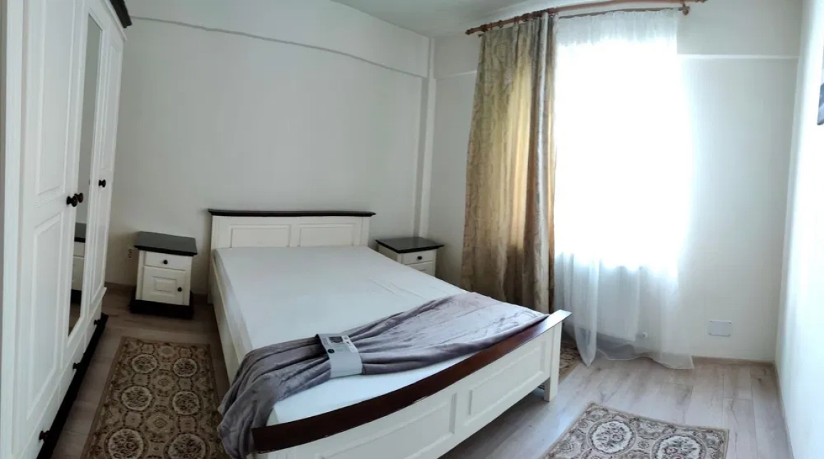 Oferta De inchiriat apartament, 2 camere, decomandat, 46 mp , Centru,  La Doi Pasi imagine 2