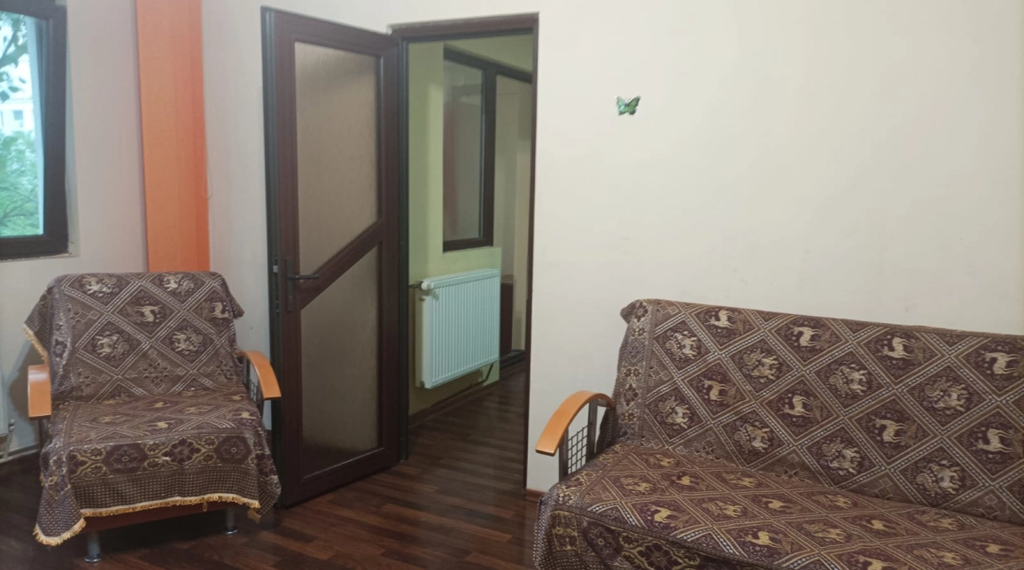 Oferta Apartament, 2 camere, decomandat, 46 mp , Alexandru cel Bun, de inchiriat,  Restaurant Rita imagine 2