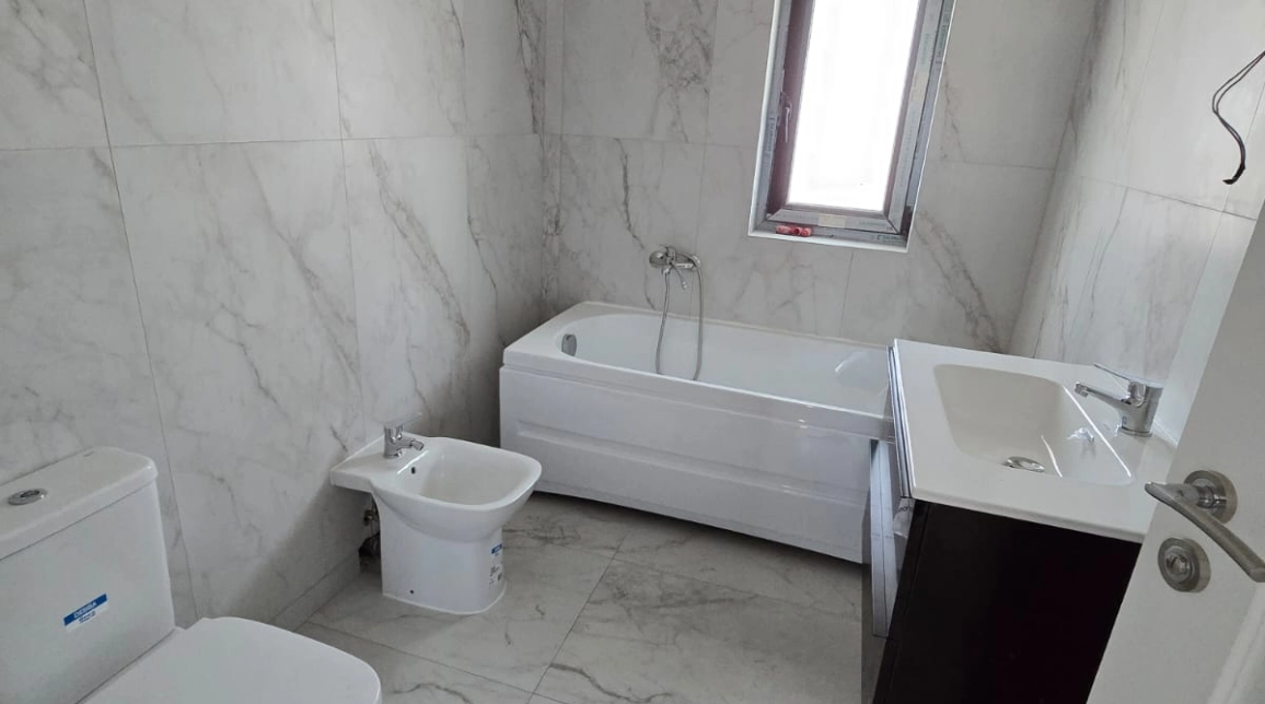 Oferta De vanzare casa, 3 camere, 90 mp , Miroslava,  la 2 km de primarie imagine 2