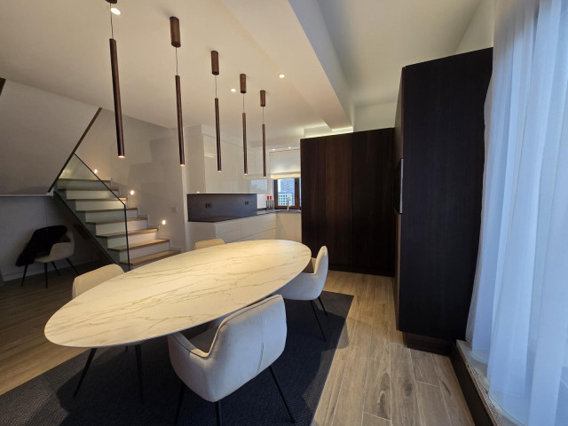 Apartament nou, 4 camere,   ,  130 mp , Centru, de vanzare,  (Vis a vis de Palas Mall) 157366