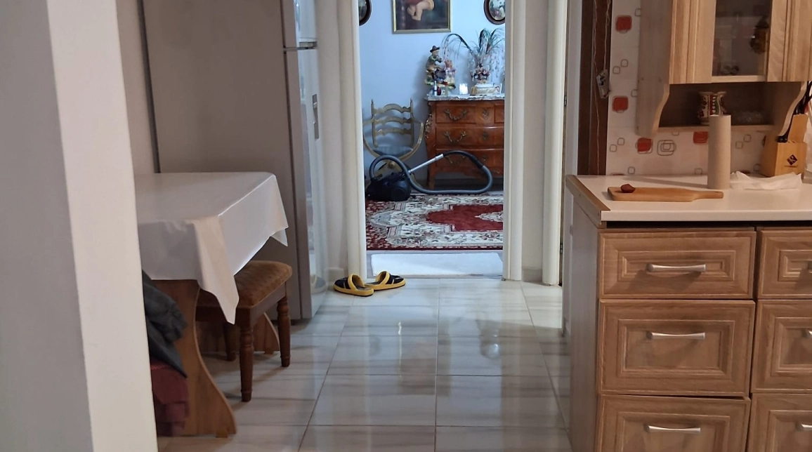 Oferta Apartament, 3 camere, nedecomandat, 60 mp , Tudor Vladimirescu, de vanzare,  Intersectia Bucsinescu imagine 1