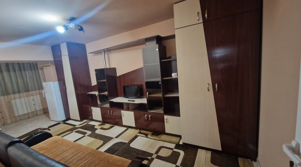 Oferta Nicolina apartament 34 mp , o camera, decomandat, de vanzare,  Pizza Nico la Bulevard imagine 1