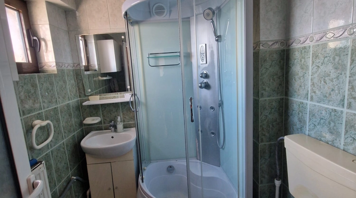 Oferta Nicolina apartament 34 mp , o camera, decomandat, de vanzare,  Pizza Nico la Bulevard imagine 4