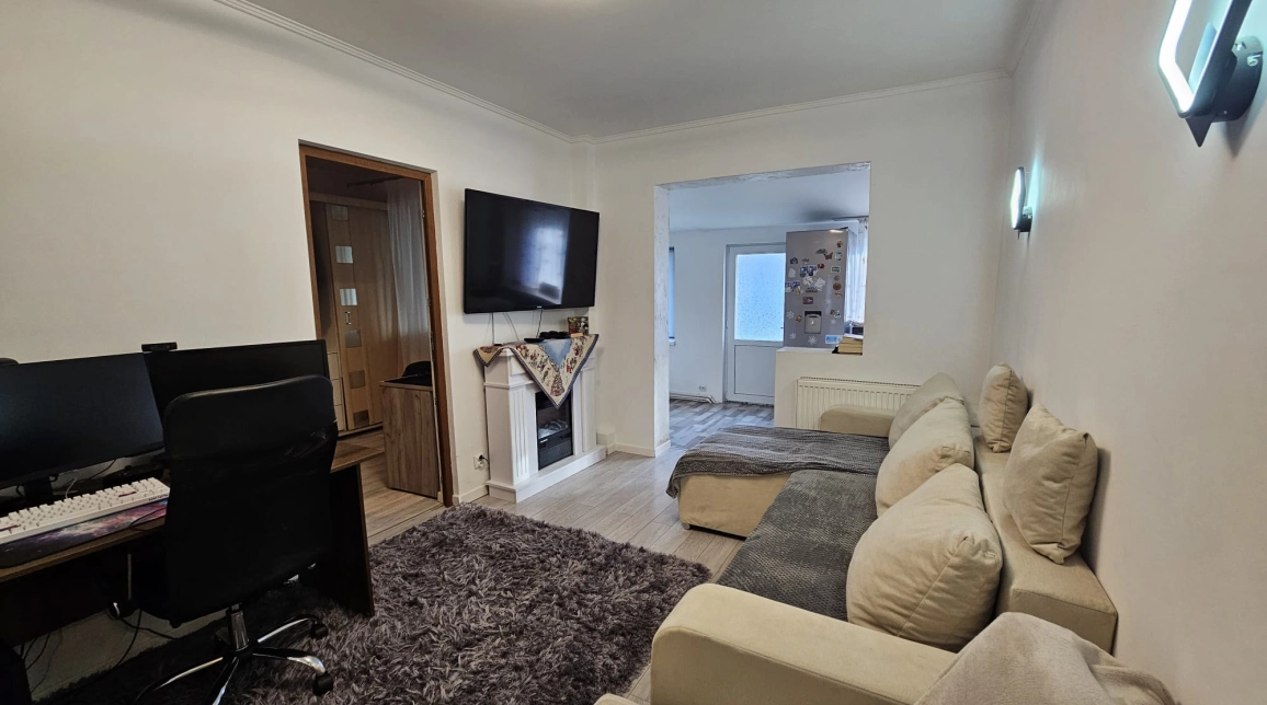 Oferta De vanzare apartament, 2 camere, nedecomandat, 50 mp , Alexandru cel Bun,  Liceul Miron Costin imagine 2