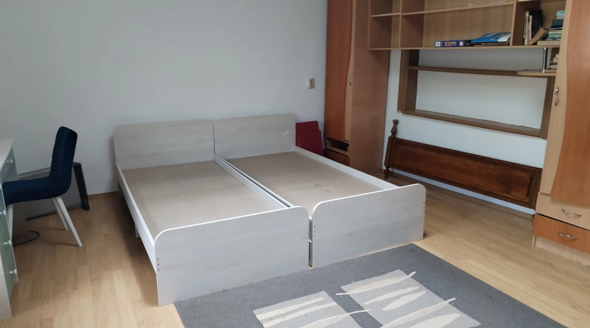 Oferta Apartament de vanzare, 3 camere, semidecomandat, 95 mp , Centru,  in spate la facultatea de medicina imagine 1