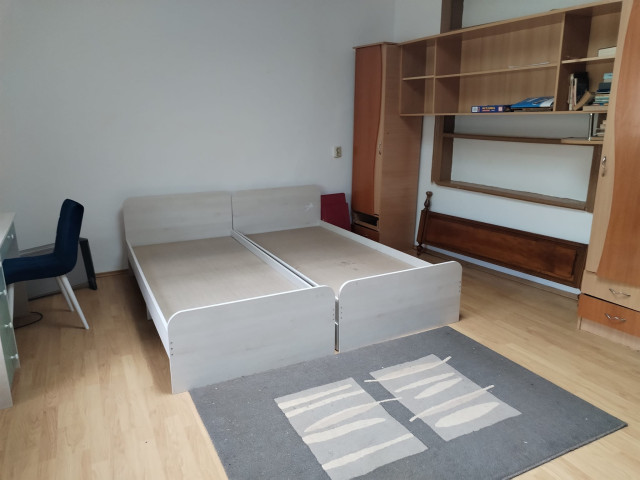 Apartament de vanzare, 3 camere,  semidecomandat ,  95 mp , Centru,  (in spate la facultatea de medicina) 162335