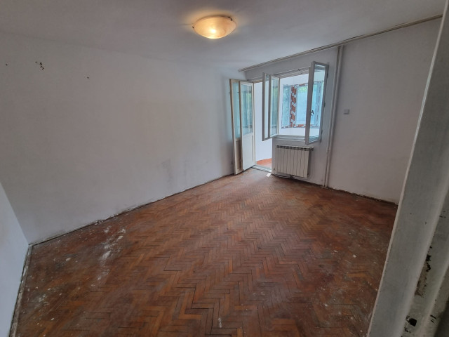 De vanzare apartament, 2 camere,  decomandat ,  52 mp , Podu Ros,  (Piata Nicolina) 160942