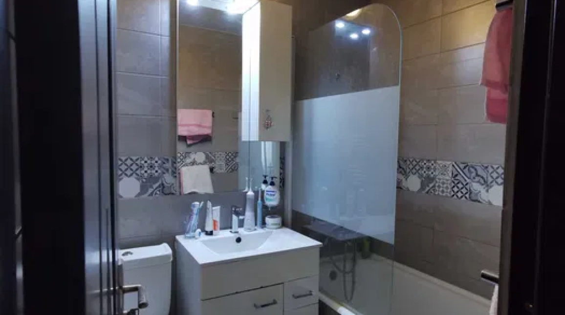 Oferta O camera, decomandat, 34 mp , de vanzare apartament in zona Tatarasi,  Piata Doi Baieti  imagine 6
