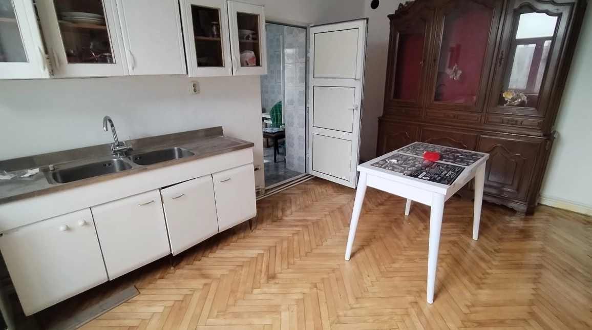 Oferta Apartament de vanzare, 3 camere, semidecomandat, 95 mp , Centru,  in spate la facultatea de medicina imagine 5