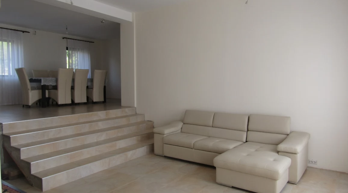 Oferta Casa, 6 camere, 270 mp , Barnova, de vanzare,  Pietrarie imagine 1