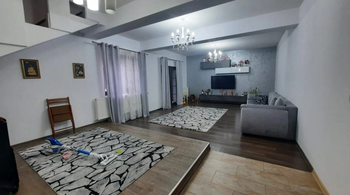 Oferta Miroslava casa 180 mp , 5 camere, de vanzare,  Centru imagine 1