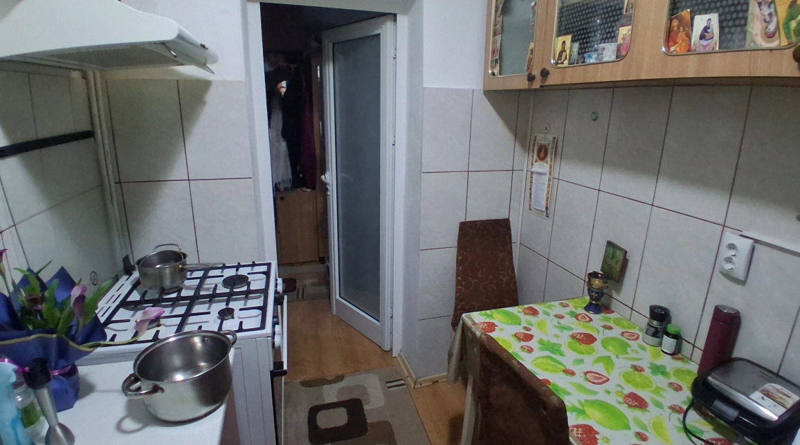 Oferta Pacurari apartament 56 mp , 3 camere, semidecomandat, de vanzare,  ALPHA BANK imagine 2