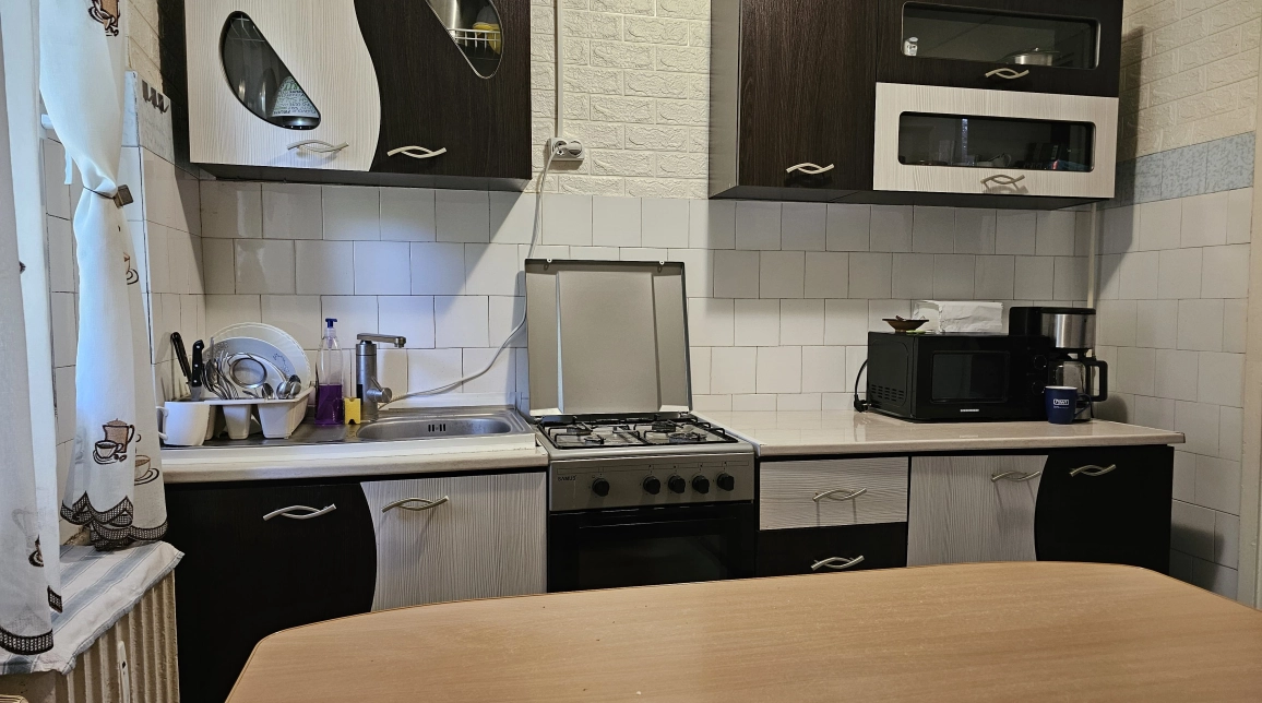 Oferta De vanzare apartament, 3 camere, semidecomandat, 65 mp , Podu Ros,  Salubris imagine 1