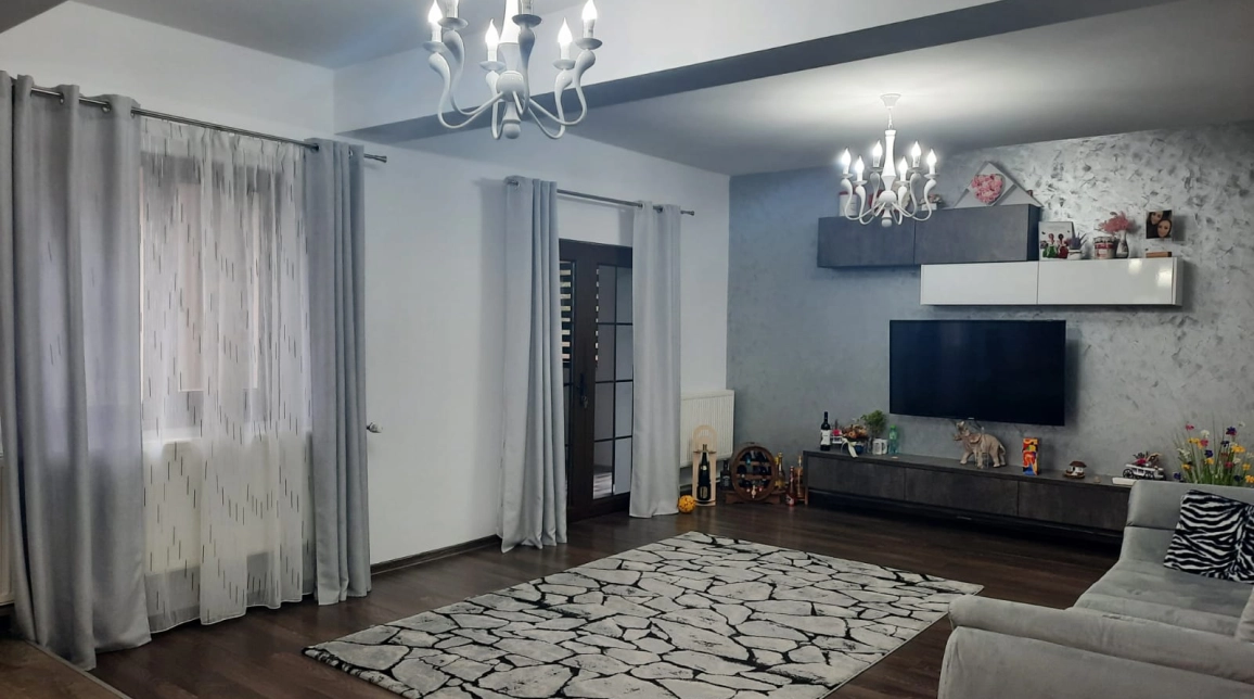 Oferta Miroslava casa 180 mp , 5 camere, de vanzare,  Centru imagine 2