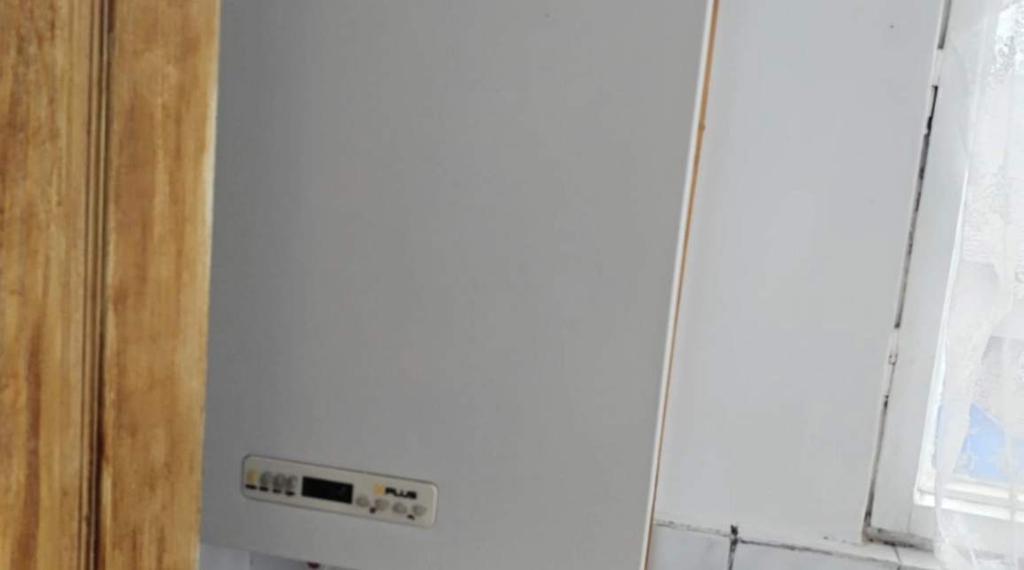 Oferta Apartament de vanzare, 3 camere, semidecomandat, 95 mp , Centru,  in spate la facultatea de medicina imagine 2