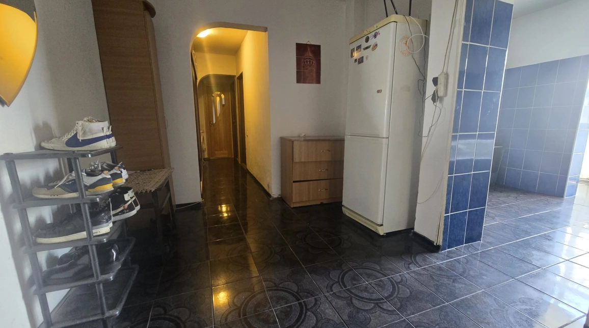 Oferta Nicolina apartament 70 mp , 3 camere, decomandat, de vanzare,  Prima statie - 50m de bulevard imagine 2