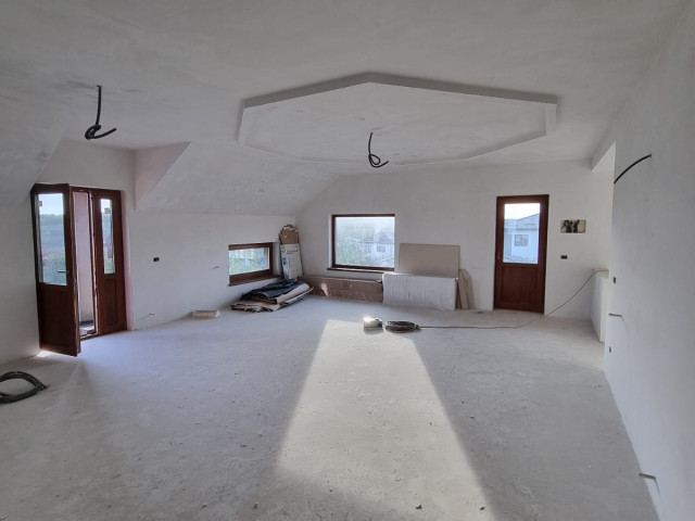 Casa, 7 camere,  230mp, Valea Adanca, de vanzare,  (5 drumuri) 155026