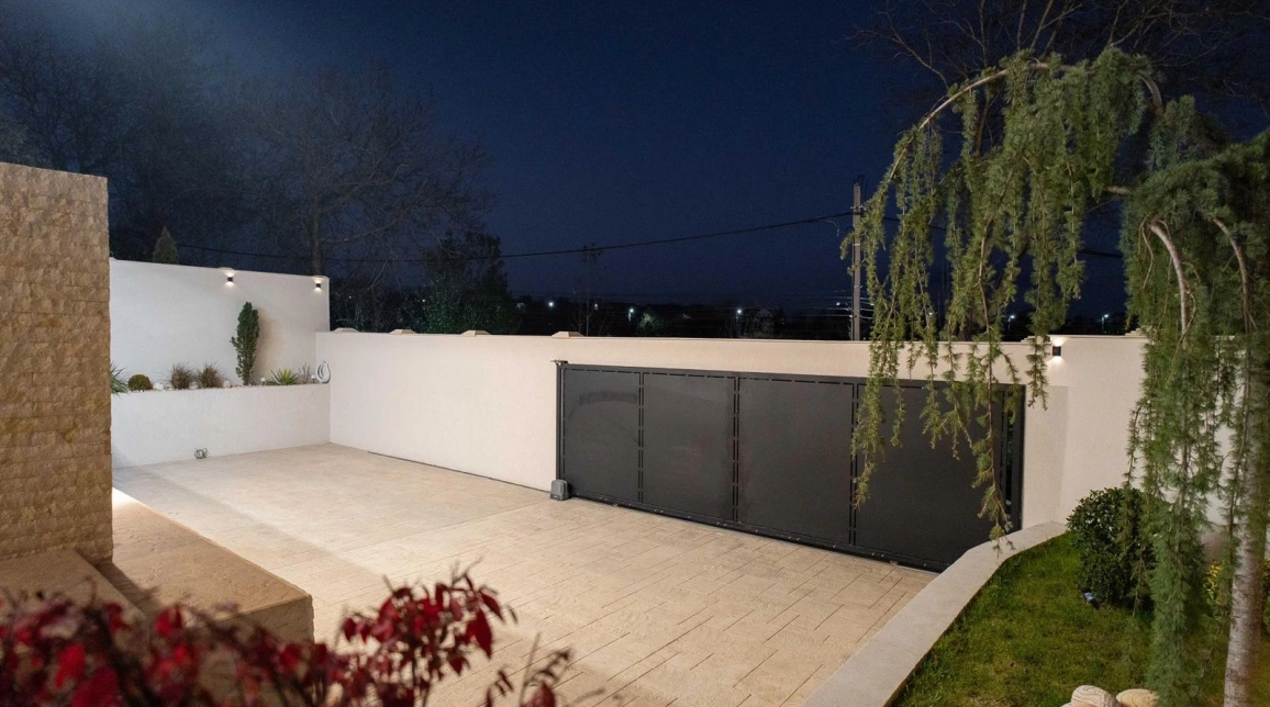 Oferta 6 camere, 245 mp , de vanzare casa in zona Breazu,  La asfalt imagine 1