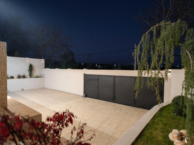 6 camere,  245mp, de vanzare vila in zona Breazu,  (La asfalt) 161678