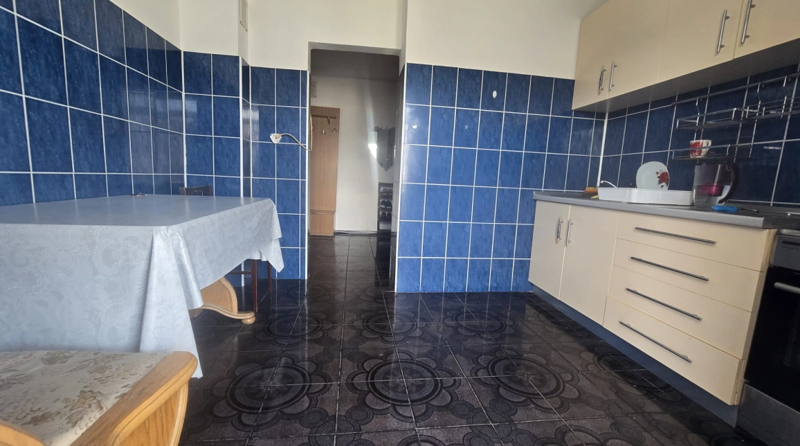 Oferta Nicolina apartament 70 mp , 3 camere, decomandat, de vanzare,  Prima statie - 50m de bulevard imagine 1