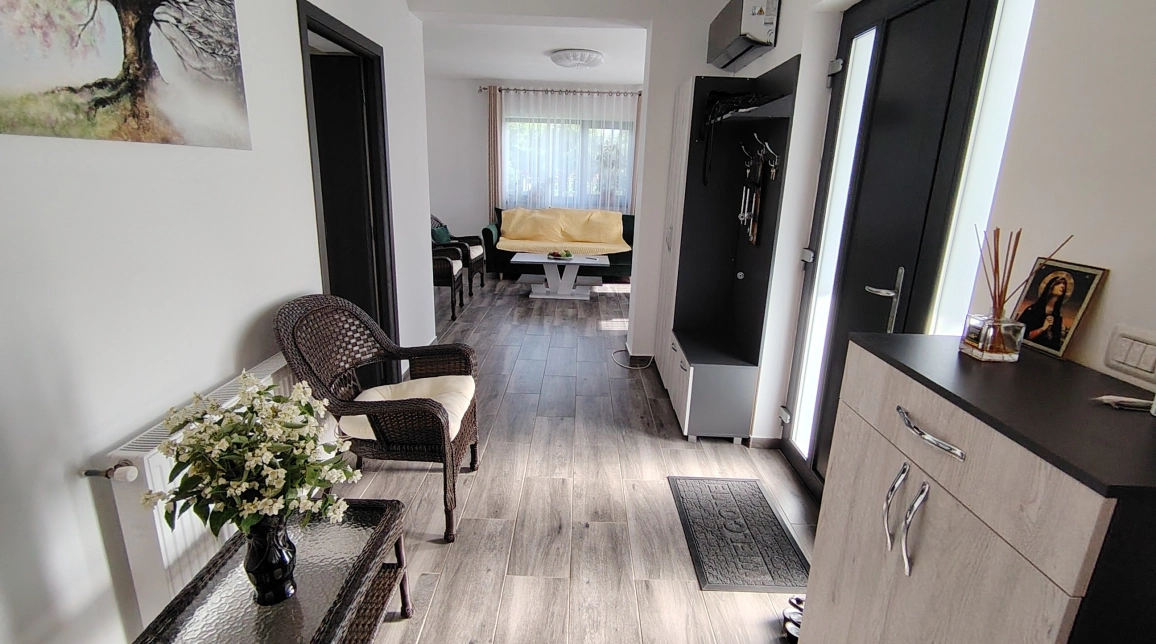 Oferta De vanzare casa, 3 camere, 89 mp , Miroslava,  Cresa Balciu imagine 2
