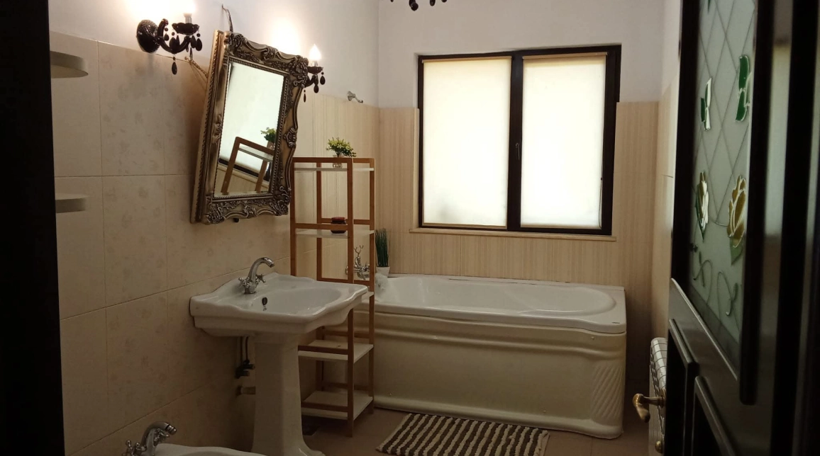 Oferta Bucium casa 280 mp , 8 camere, de vanzare,  dupa restauranu Onix imagine 11
