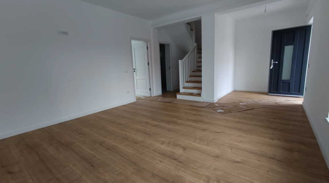 Oferta Valea Lupului casa 94 mp , 4 camere, de vanzare,  La 7 minute de Rond Pacurari imagine 1