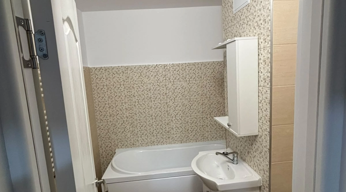 Oferta Apartament, 2 camere, decomandat, 45 mp , Podul de Fier, de inchiriat,  Tg. Cucu imagine 4