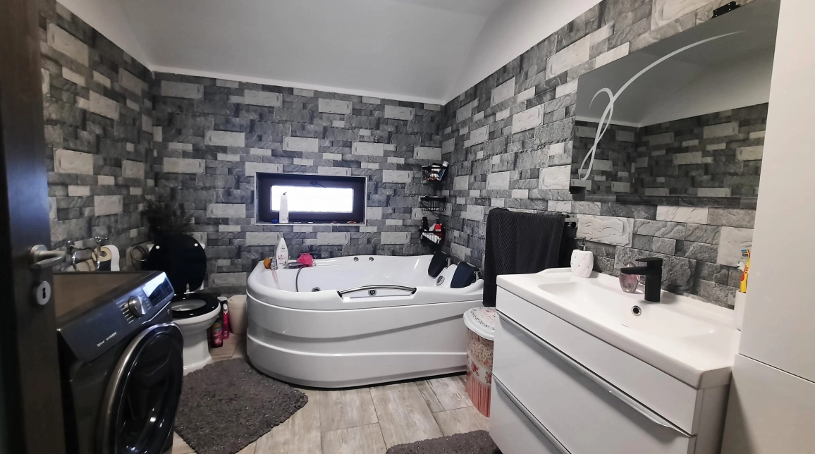Oferta Miroslava casa 180 mp , 5 camere, de vanzare,  Centru imagine 3