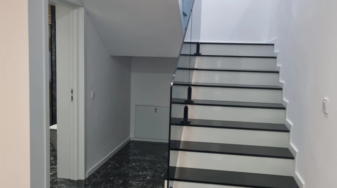 Oferta De vanzare casa, 4 camere, 132 mp , Miroslava,  Cresa/Gradinita Noua imagine 1