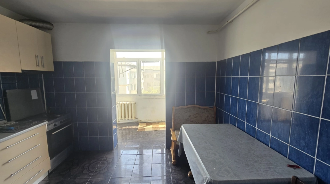 Oferta Nicolina apartament 70 mp , 3 camere, decomandat, de vanzare,  Prima statie - 50m de bulevard imagine 3
