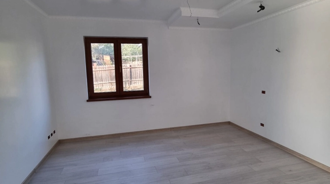 Oferta Casa, 7 camere, 230 mp , Valea Adanca, de vanzare,  5 drumuri imagine 2