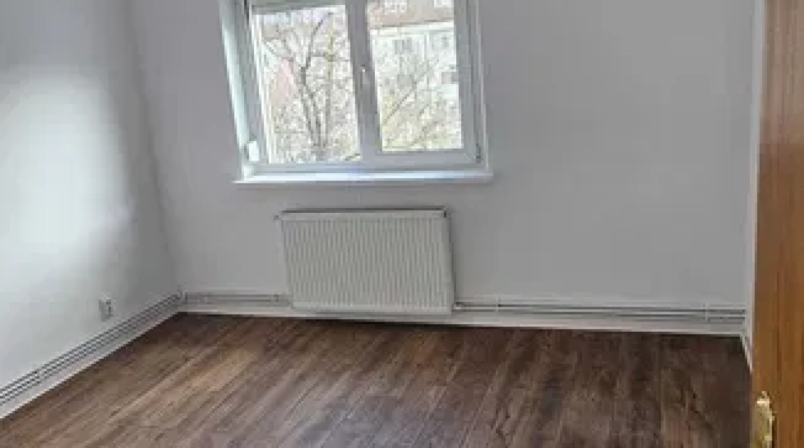 Oferta Apartament, 3 camere, decomandat, 72 mp , Nicolina, de vanzare,  Profi Clopotari  imagine 3