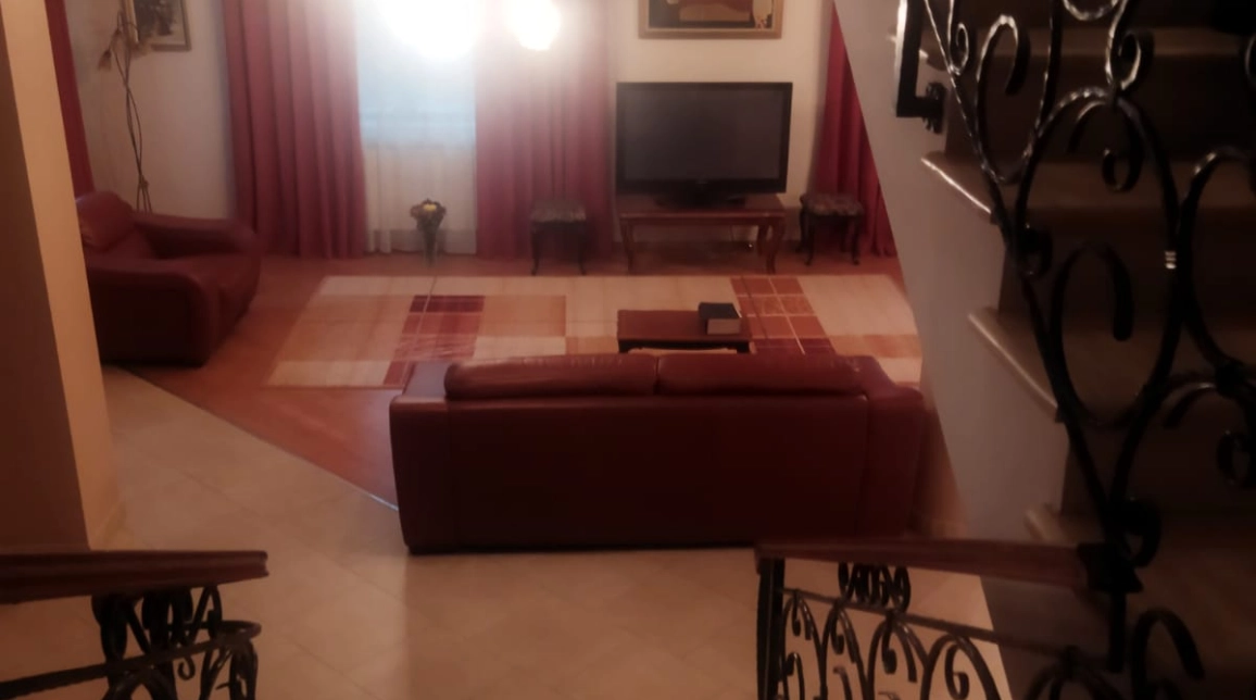 Oferta De vanzare casa, 9 camere, 400 mp , Bucium,  dupa scoala Veronica Micle imagine 4