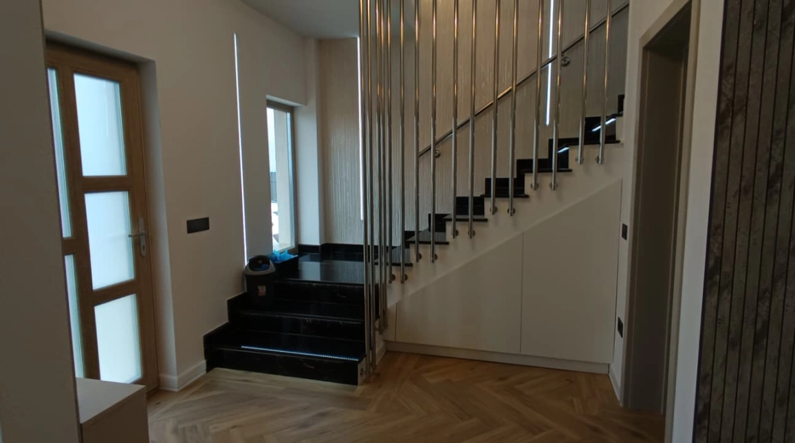 Oferta 4 camere, 106 mp , de vanzare casa in zona Valea Lupului,  mai sus de str Victoriei imagine 5