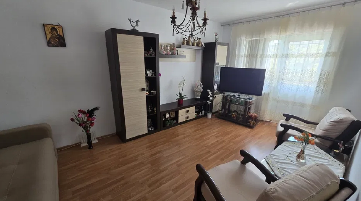 Oferta Apartament de vanzare, 3 camere, decomandat, 65 mp , Central,  Tg Cucu imagine 2