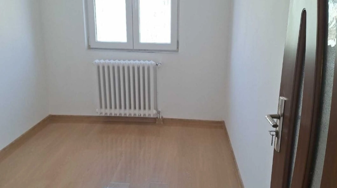 Oferta 3 camere, nedecomandat, 46 mp , de vanzare apartament in zona Alexandru cel Bun,  Liceul Miron Costin imagine 1