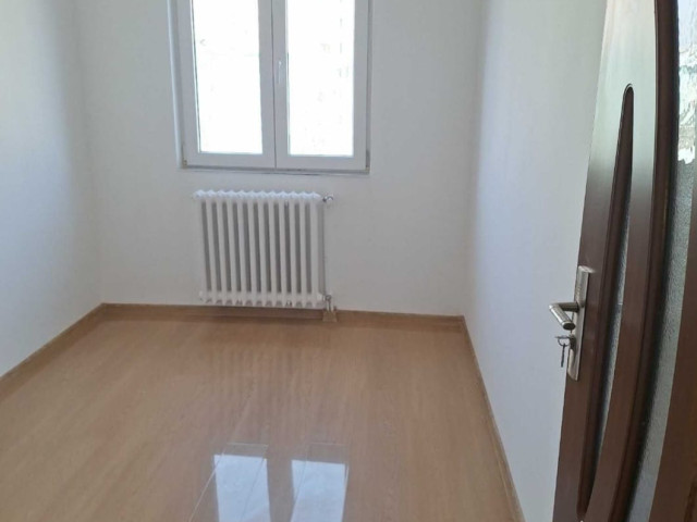 3 camere,  nedecomandat ,  46 mp , de vanzare apartament in zona Alexandru cel Bun,  (Liceul Miron Costin) 162843