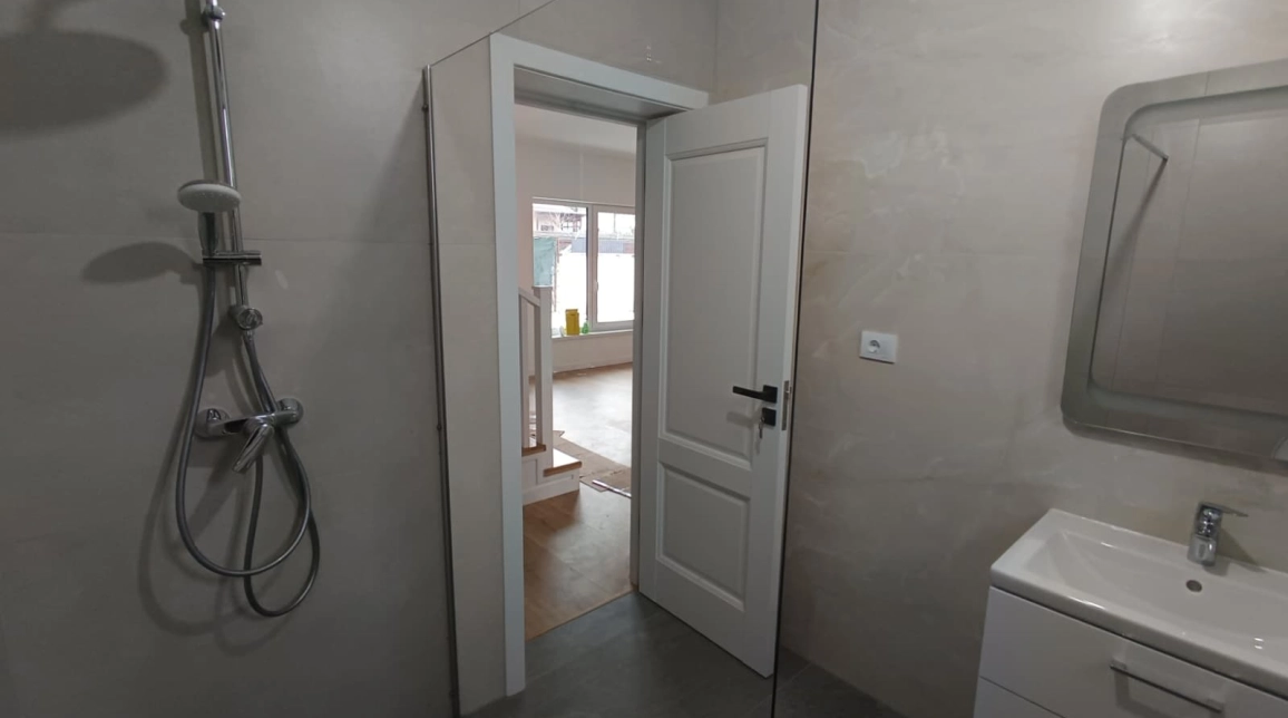 Oferta Valea Lupului casa 94 mp , 4 camere, de vanzare,  La 7 minute de Rond Pacurari imagine 3