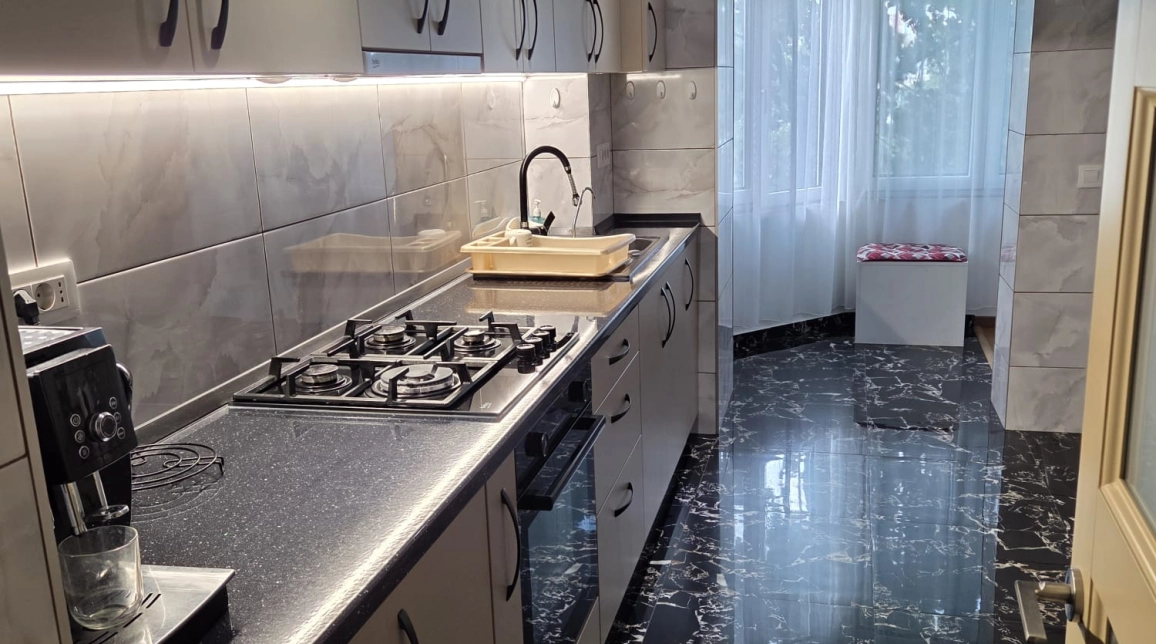 Oferta De vanzare apartament, 3 camere, decomandat, 82 mp , Nicolina,  Prima Statie-Panasonic imagine 1