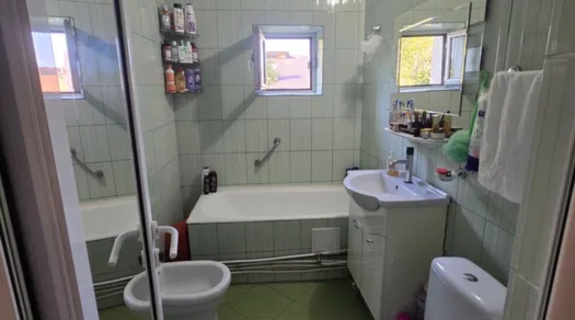 Oferta Apartament de vanzare, 3 camere, decomandat, 65 mp , Central,  Tg Cucu imagine 6
