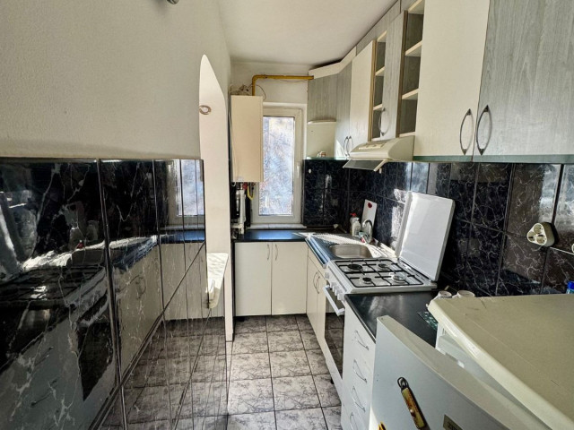 Podu Ros apartament  40 mp , 3 camere,  semidecomandat , de vanzare,  (Salubris) 161694