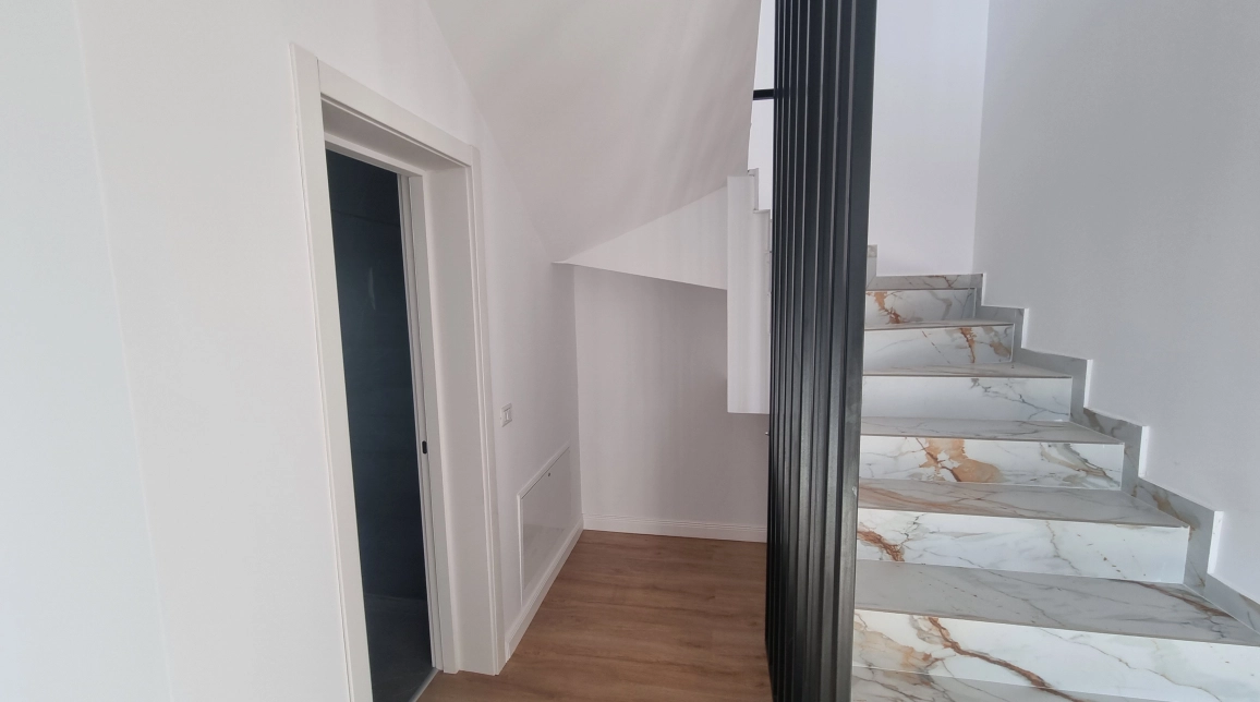 Oferta Casa de vanzare, 4 camere, 106 mp , Valea Adanca,  5 Drumuri imagine 6