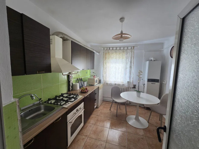 Apartament de vanzare, 3 camere,  decomandat ,  65 mp , Central,  (Tg Cucu) 161010