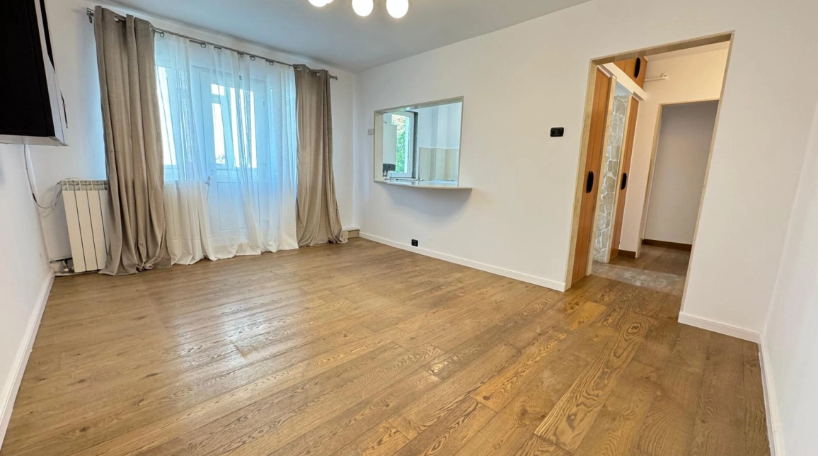Oferta Apartament de vanzare, 4 camere, semidecomandat, 64 mp , Mircea cel Batran,  Complex Mircea cel Batran imagine 1