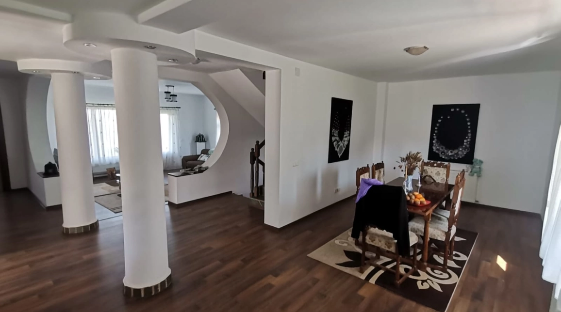 Oferta 7 camere, 320 mp , de vanzare casa in zona Bucium,  Pensiunea Shamroch INN imagine 1