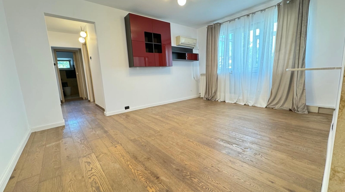 Oferta Apartament de vanzare, 4 camere, semidecomandat, 64 mp , Mircea cel Batran,  Complex Mircea cel Batran imagine 2