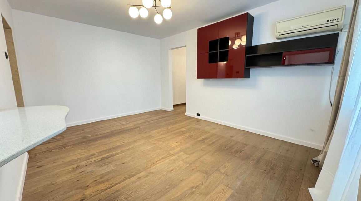 Oferta Apartament de vanzare, 4 camere, semidecomandat, 64 mp , Mircea cel Batran,  Complex Mircea cel Batran imagine 3