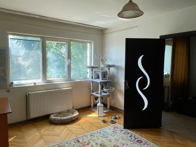 De vanzare apartament, 2 camere,  nedecomandat ,  50 mp , Podu Ros,  (Sensul Giratoriu) 162867