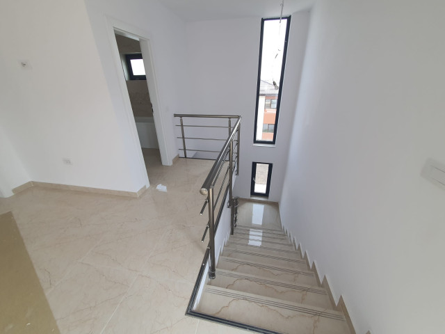 Apartament nou de vanzare, 3 camere,  decomandat ,  80 mp , CUG,  (Valea Adanca - gradina si parcare proprie) 162180